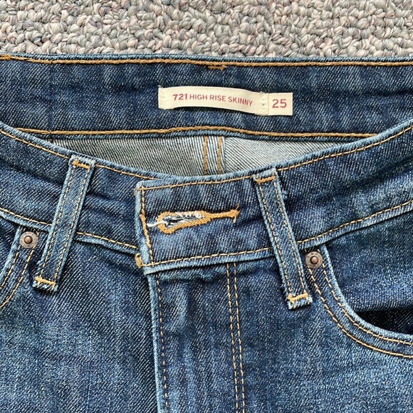 Levi’s 721 high rise distressed skinny jeans - Picture 7 of 9